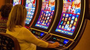 Dolar777 live casino fitur chat interaktif multi kamera sudut pandang dealer Indonesia